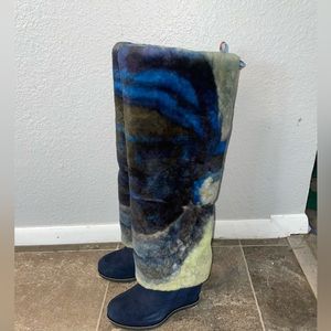UGG x Claire Tabouret  Fluff Dark Sapphire Fur Wedge Boots Womens sz 6 NWOB